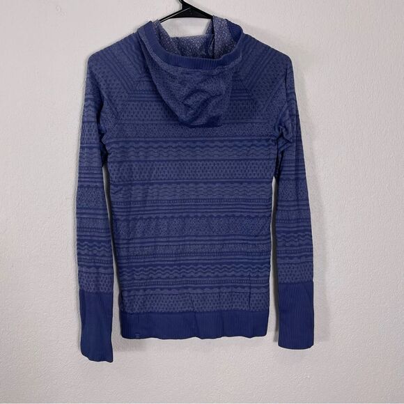 Lululemon Blue Patterned Hooded Long Sleeve Workout Top - Picture 2 of 9